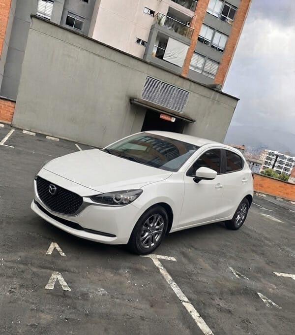 Mazda 2 para alquilar en Medellín
